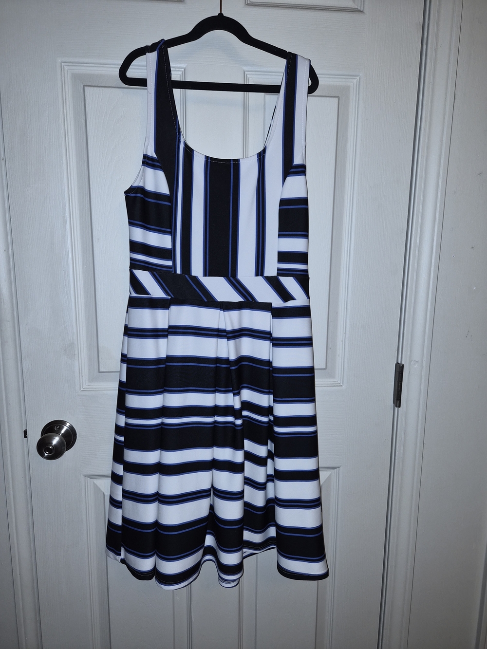 Striped Scoop Neck A-Line Dress in White and Navy